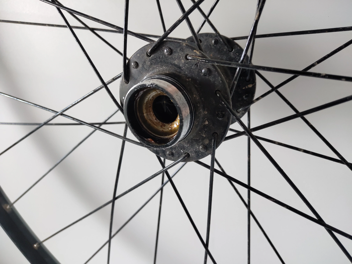 25"≈ (63cm) WHEEL RIM 32 SPOKES